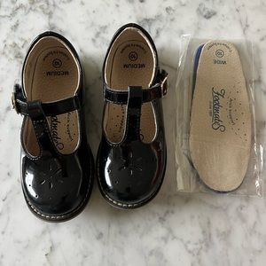 Footmates black patent sherry shoes size 10-excellent used condition